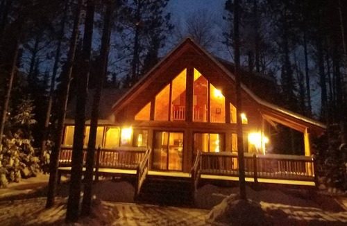 Hayward Ski Chalet | Beautiful,Trailside Retreat! Chalet style cabin at CAMBA / Birke trail head