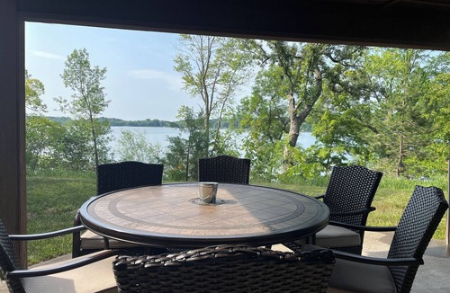 Faribault House | Beautiful walk out rambler on Fox Lake, great for year round use