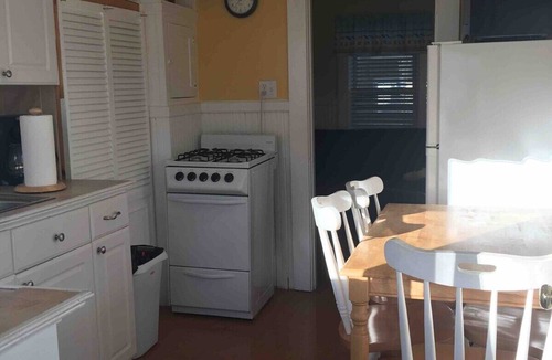 Hampton House | Beautiful Waterfront Beach Cottage