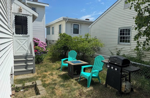 Hampton House | Beautiful Waterfront Beach Cottage