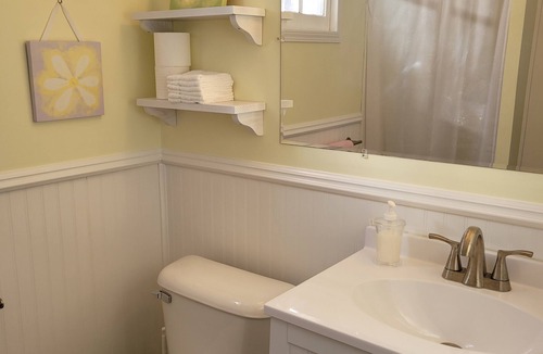 Lexington Cottage | Beautifull lake view just 200 ft from beach access