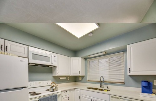 Forest Hills House | BEAUTIFULLY FURNISHED TWO-BEDROOM UNIT, LOADED WITH APPLIANCES AND PARKING