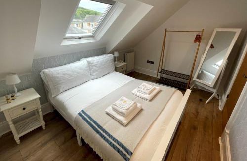Kirkcudbright Apartment | Beautifully Presented 3BR Luxury Apartment - Pass the Keys