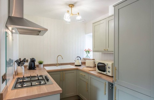 Nairn House | Beautifully presented Cottage by the beach