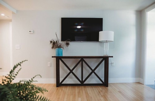Traverse City House | Beautifully Remodeled M22 Property Across from Grand Traverse Bay! 2022-86