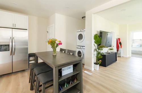 Tremont House | Beautifully renovated 2BR/1BA home in the heart of Tremont