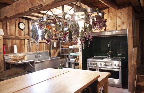 Metamora House | Beautifully Restored Five Bedroom 1860 Barn