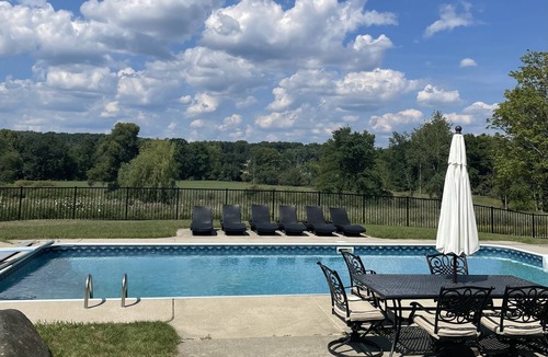 Metamora House | Beautifully Restored Five Bedroom 1860 Barn