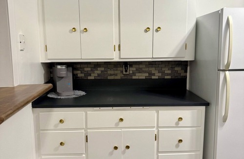 Dickinson House | Beautifully restored, fully furnished 3 bedroom home one block from downtown