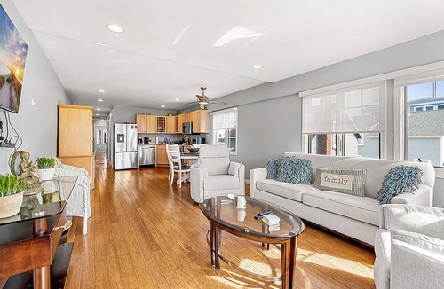 Salisbury Apartment | Bedroom Ocean Views | Steps to Beach | New Kitchen