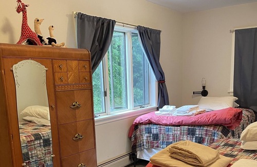 Rome House | Belgrade Lakes House Beachfront. Cozy Open Concept. great for Families.