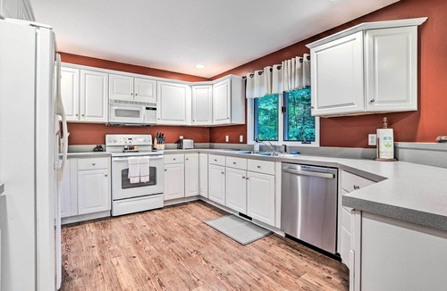 Mancelona House | Bellaire Ski Escape ~ 1 Mile to Schuss Mountain!