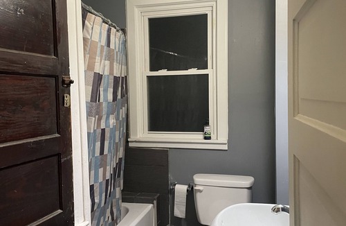 Detroit Apartment | Belle Isle Cottage - 1905 Historic Home near city