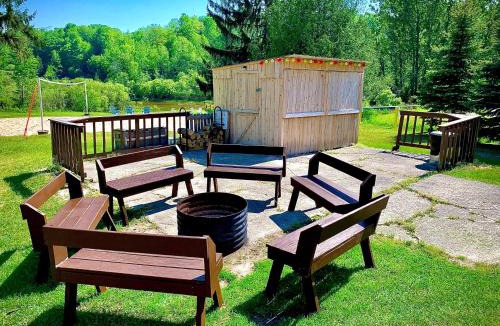 Benzonia Resort | Benzonia Rustic Resort