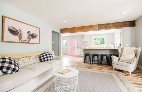 Boyne City House | Bernie's: Downtown: Walk to Lake and restaurants