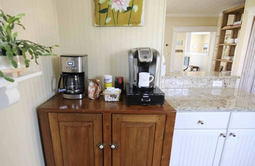 Charlevoix Cottage | BEST LOCATION in CVX! 1.5 blocks from Lake MI Beach & DOWNTOWN CHARLEVOIX!