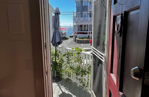 Commercial Street Condo | Best location in Ptown,1 Bedroom,PARKING/WaterVIEW