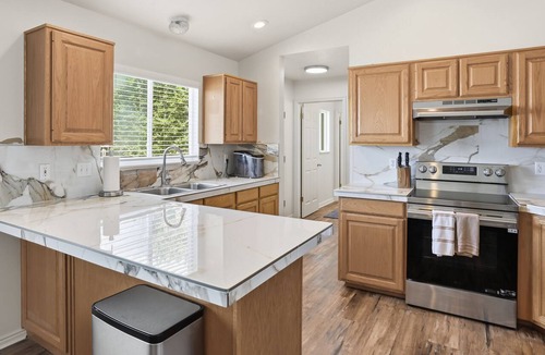 Roy House | Best Location Private Home w Spa+Gazebo+Huge Full Fenced Yard+Pets Ok+Fiber Wifi