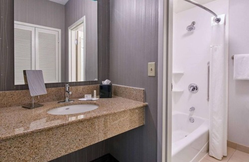 Eden Prairie Hotel | Best Value, Quality Stay! Pool, Pets Allowed with Fee, Near Eden Prairie Center