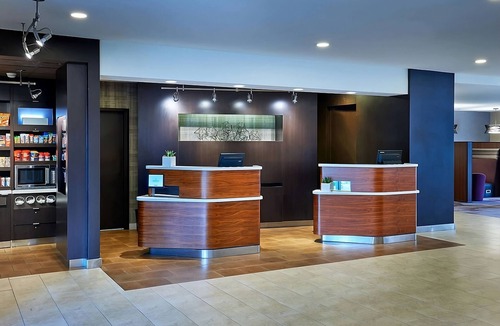 Eden Prairie Hotel | Best Value, Quality Stay! Pool, Pets Allowed with Fee, Near Eden Prairie Center