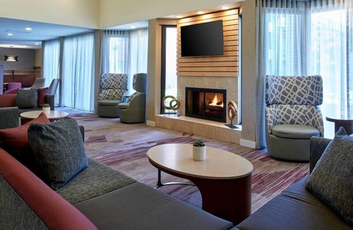 Eden Prairie Hotel | Best Value, Quality Stay! Pool, Pets Allowed with Fee, Near Eden Prairie Center