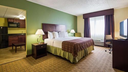 Brook Park Hotel | Best Western Airport Inn & Suites Cleveland