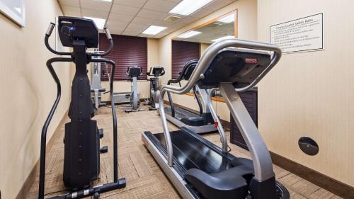 Brook Park Hotel | Best Western Airport Inn & Suites Cleveland