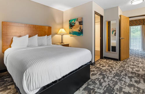 Wisconsin Dells Hotel | Best Western Ambassador Inn & Suites
