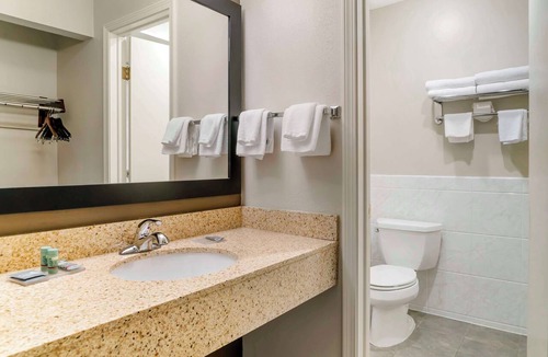 Grand Haven Hotel | Best Western Beacon Inn