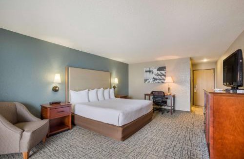 St Ignace Hotel | Best Western Harbour Pointe Lakefront