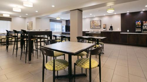 Grand Forks Hotel | Best Western Harvest Inn & Suites