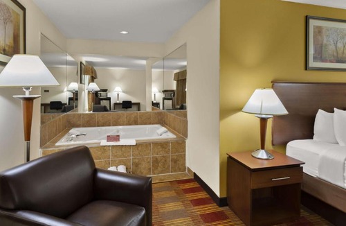 Hebron Hotel | Best Western Lakewood Inn
