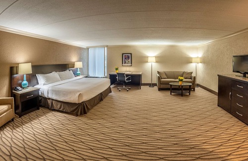 Strongsville Hotel | Best Western Plus Strongsville Cleveland