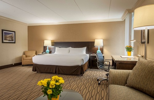 Strongsville Hotel | Best Western Plus Strongsville Cleveland