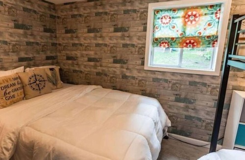 Holton Cottage | Big Blue Lake Cottages, LLC - Cottage #2
