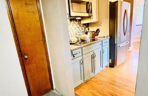 Parma House | Big Creek Castle Retreat- 5 BR, 1acre next to the Metroparks-5 mi to Cle Airport
