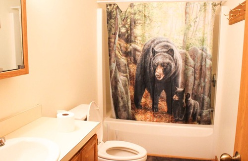 Au Gres House | Big Lodge Sleeps 10, for family /Hunt & Fish - Private Dock w/ Lake Huron Access