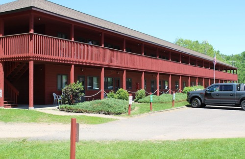Siren Condo | Big Yellow lake Condo with Dock, Lake Front