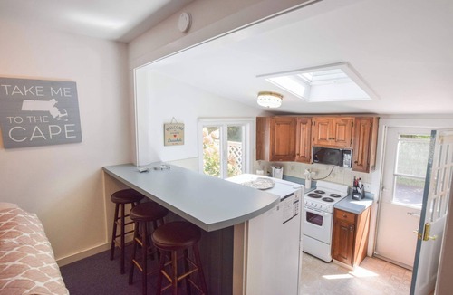 East Orleans House | Bike to Nauset Beach or Walk to Mill Pond!
