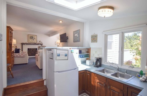 East Orleans House | Bike to Nauset Beach or Walk to Mill Pond!