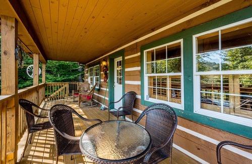 Gnaw Bone Cabin | Biker’s Retreat | Bike Barn, Hot Tub & Near State Park 4BR, 3BA