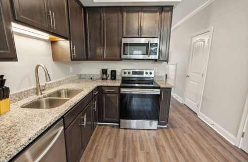 Clarksville Apartment | Biltmore Luxury 1513 #5 Townhomes l 2Bd 2 Bth