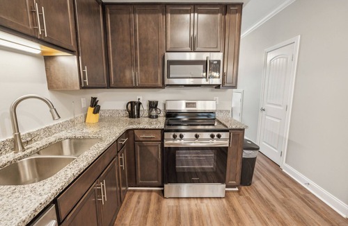 Clarksville Apartment | Biltmore Luxury 1513 #7 Townhomes l 2Bd 2 Bth