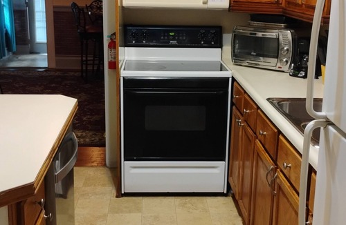 New Albany Apartment | Binghamton Vestal, main floor, 2bedrooms Private jacuzzi bath.