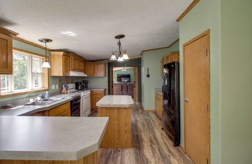 Puposky Cabin | Birch Haven Resort Cabin w/Deck: Boating On-Site