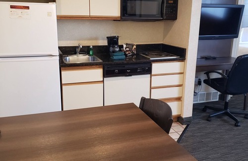 Warren Apartment | Birch Hill Suites Detroit