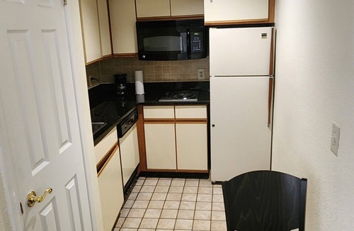 Warren Apartment | Birch Hill Suites Detroit