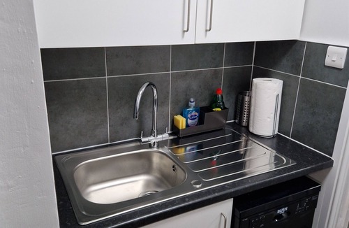 Birtley Apartment | Birtley's Amethyst, 3 bedroom Apt ,sleeps 6 Guest