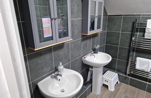Birtley Apartment | Birtley's Amethyst, 3 bedroom Apt ,sleeps 6 Guest