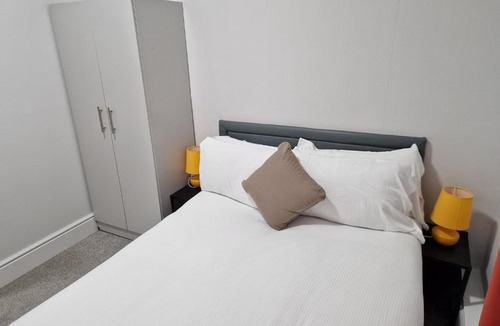 Birtley Apartment | Birtley's Amethyst, 3 bedroom Apt ,sleeps 6 Guest